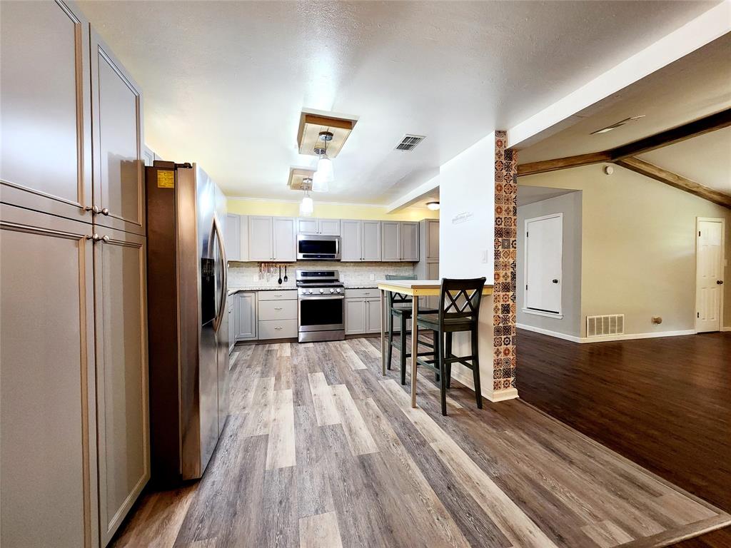 3514 Buchanan Loop Road Texarkana, TX 75501 - Photo 6 of 40 a kitchen with stainless steel appliances a refrigerator and a stove top oven