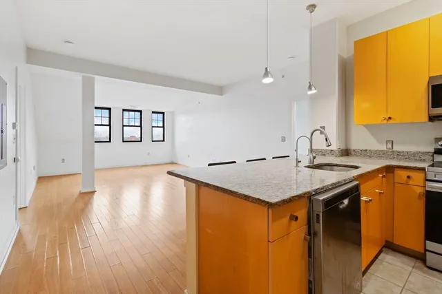 $3,100 | 72 Ashland Street, Unit 407, Malden, MA 02148