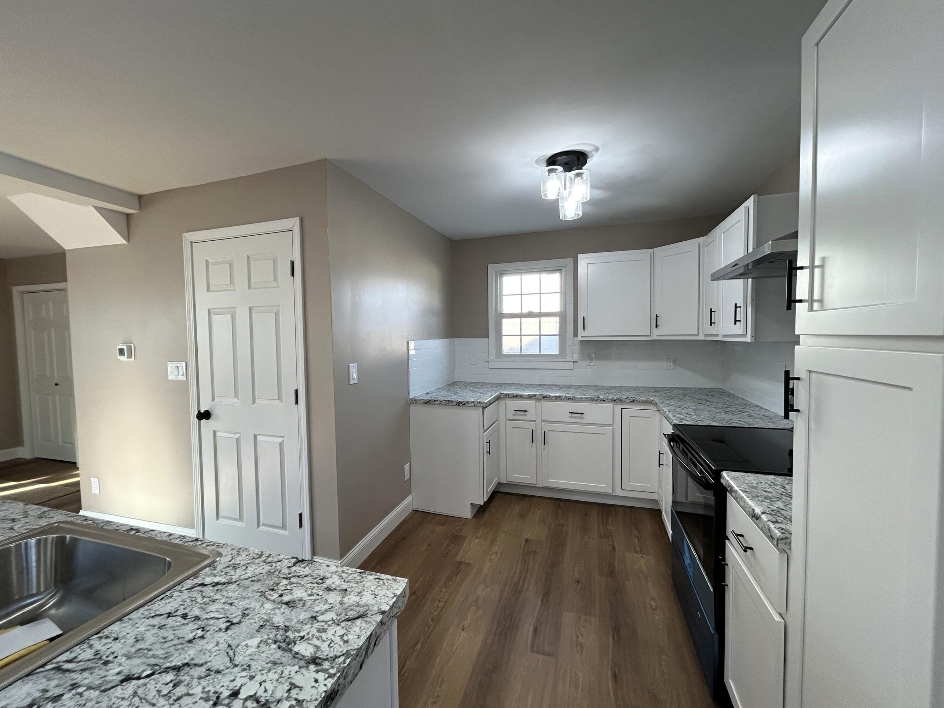 4444 North 26th Street Milwaukee, WI 53209 - Photo 5 of 14 Kitchen 1