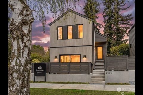 2806 West Dravus Street Seattle, WA 98199 - Photo 1 of 18