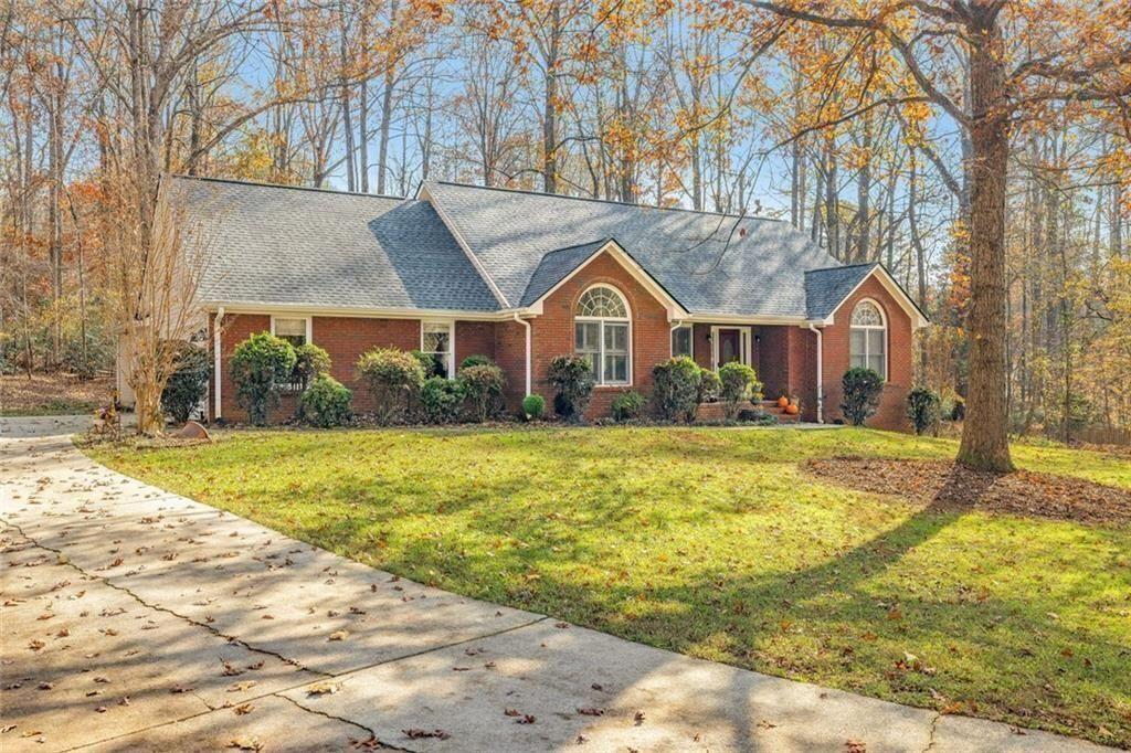 4609 Hunters Court Gainesville, GA 30507 - Photo 4 of 46 a front view of house with yard and trees around