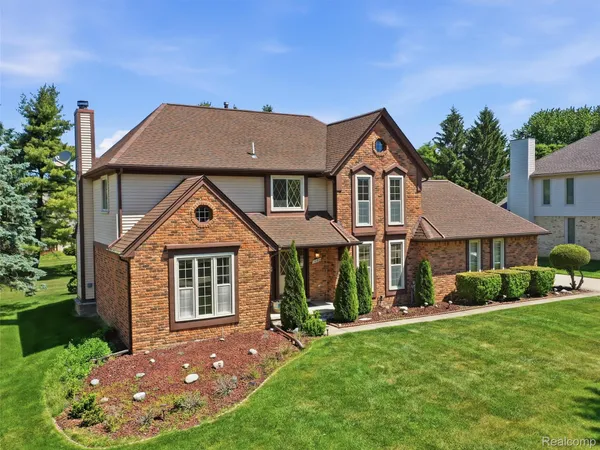$565,000 | 1280 Falcon Drive, Troy, MI 48098