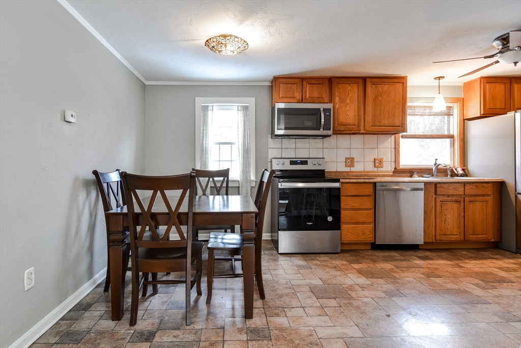 54 Shaw Farm Road Holliston, MA 01746 - Photo 4 of 21