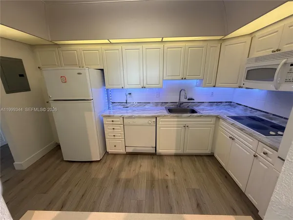 $2,300 | 19380 Collins Avenue, Unit 1523, Sunny Isles Beach, FL 33160