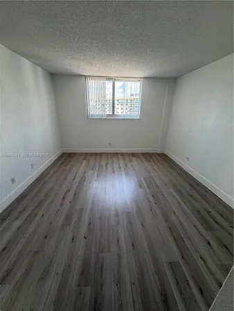 $2,300 | 19380 Collins Avenue, Unit 1523, Sunny Isles Beach, FL 33160