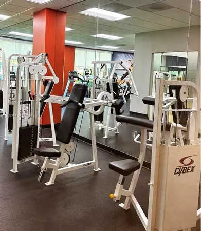$2,300 | 19380 Collins Avenue, Unit 1523, Sunny Isles Beach, FL 33160