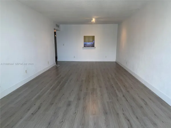 $2,300 | 19380 Collins Avenue, Unit 1523, Sunny Isles Beach, FL 33160