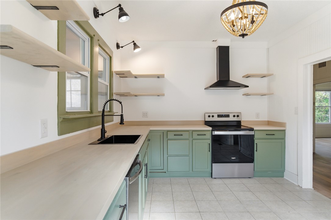 404 South Gossett Street Anderson, SC 29624 - Photo 18 of 50 Lots of counter top space!