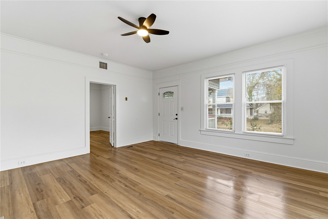 404 South Gossett Street Anderson, SC 29624 - Photo 37 of 50 Living room