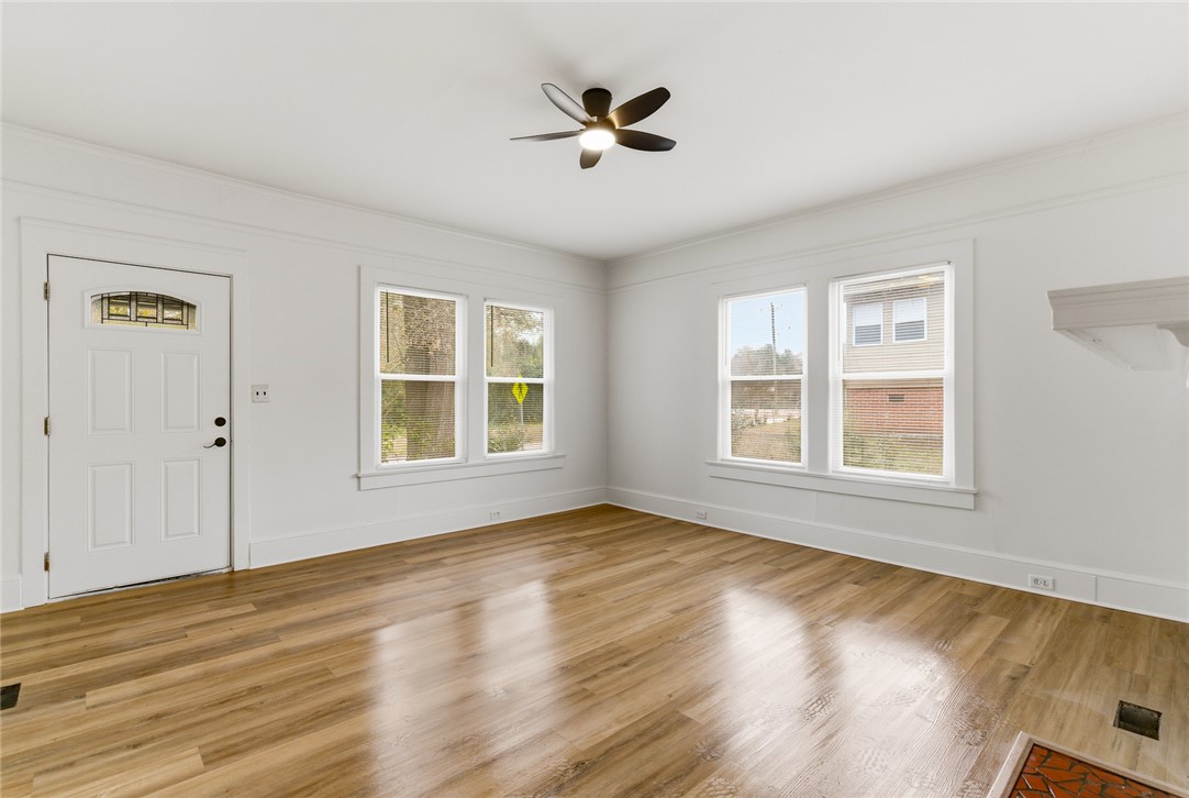 404 South Gossett Street Anderson, SC 29624 - Photo 38 of 50 Living room