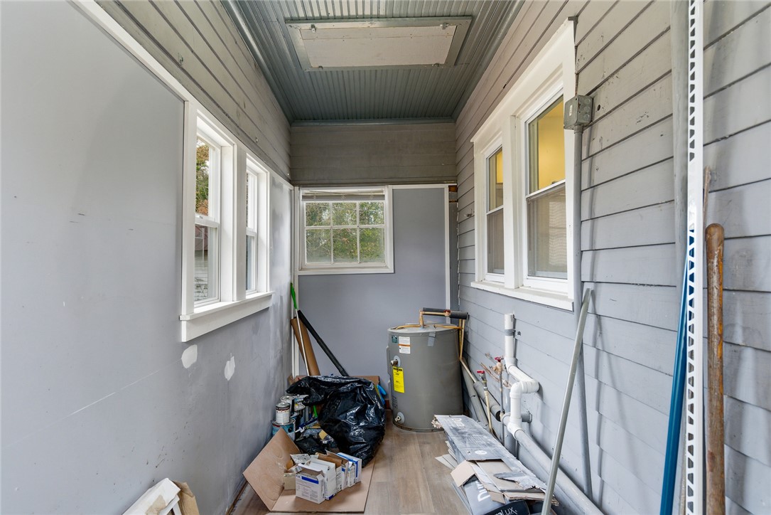 404 South Gossett Street Anderson, SC 29624 - Photo 39 of 50 Mudroom to be painted and cleared!