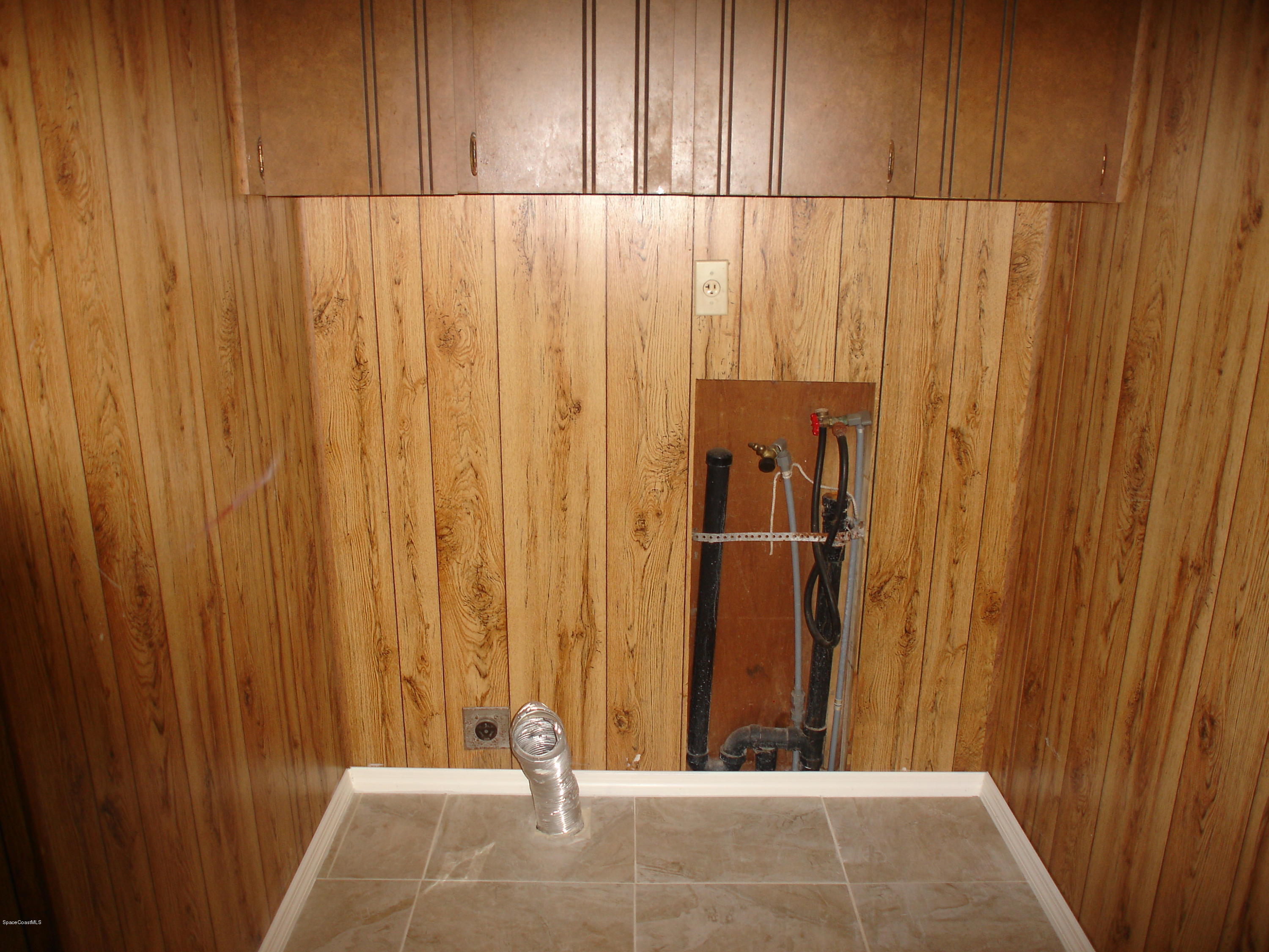 2553 Amberly Road Northeast Palm Bay, FL 32905 - Photo 14 of 26 LAUNDRY ROOM