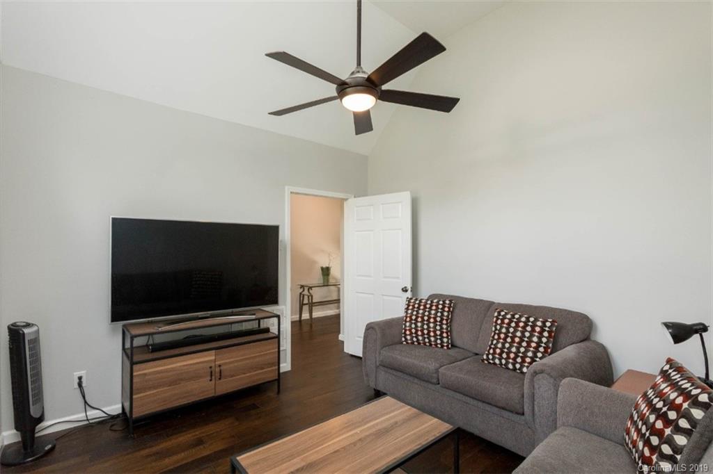 10940 Hellebore Road Charlotte, NC 28213 - Photo 11 of 26 Gallery Image 11