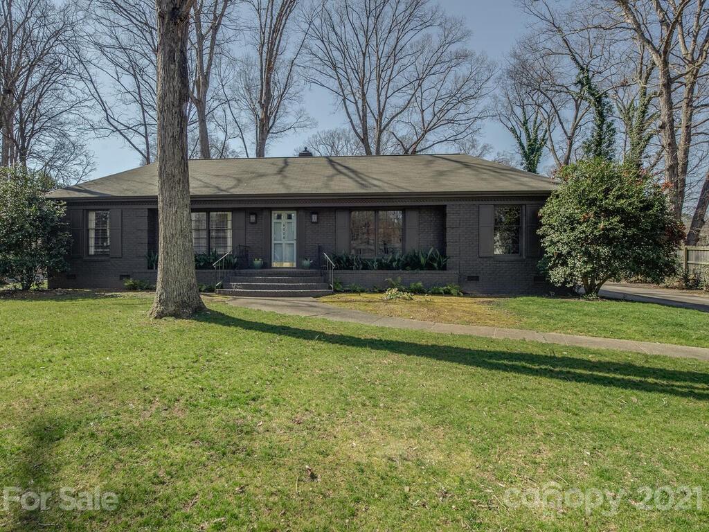 6008 Gate Post Road Charlotte, NC 28211 - Photo 2 of 23 Gallery Image 2
