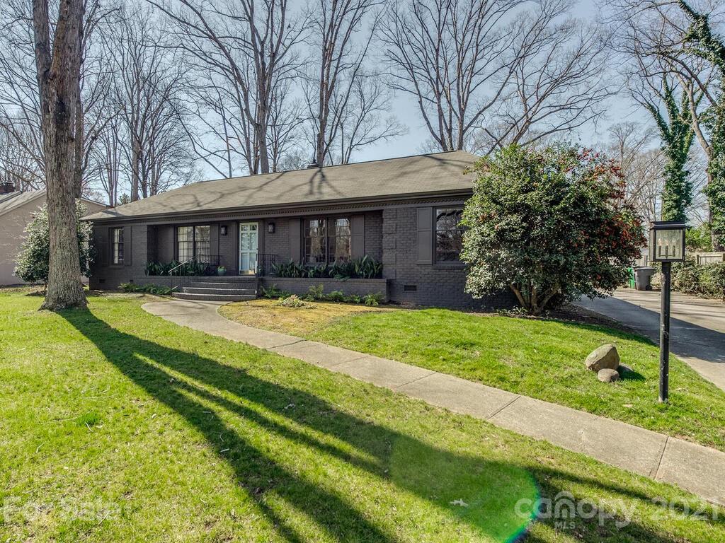 6008 Gate Post Road Charlotte, NC 28211 - Photo 3 of 23 Gallery Image 3