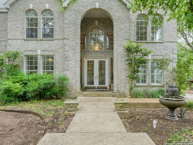 a view of a entryway of the house