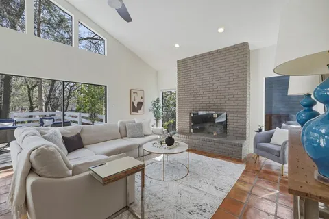 $950,000 | 965 Easton Place, Dallas, TX 75218
