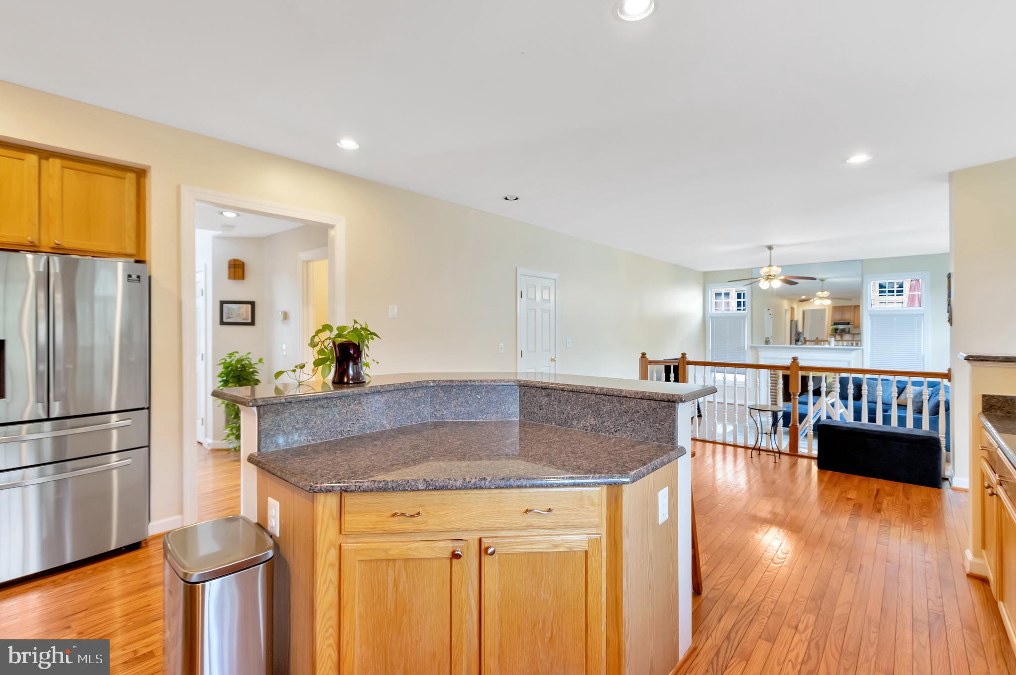 43364 Deepspring Court Ashburn, VA 20147 - Photo 11 of 59 Main Floor - Kitchen
