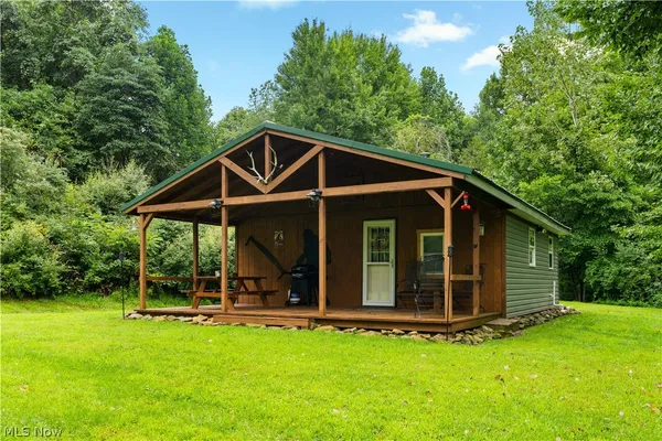 $569,900 | 17881 Horseshoe Bend Road East, Newcomerstown, OH 43832