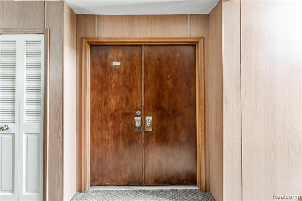 4041 West Maple Road, Unit 104 Bloomfield Hills, MI 48301 - Photo 2 of 25