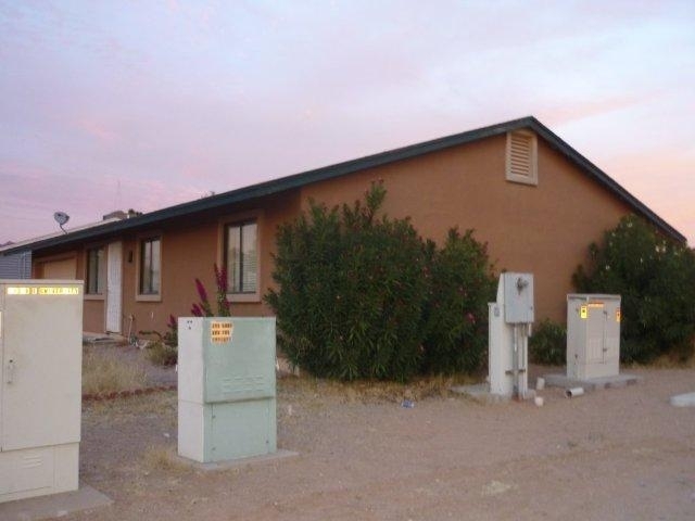 405 North Merrill Road Mesa, AZ 85207 - Photo 3 of 5 SIDE OF HOME