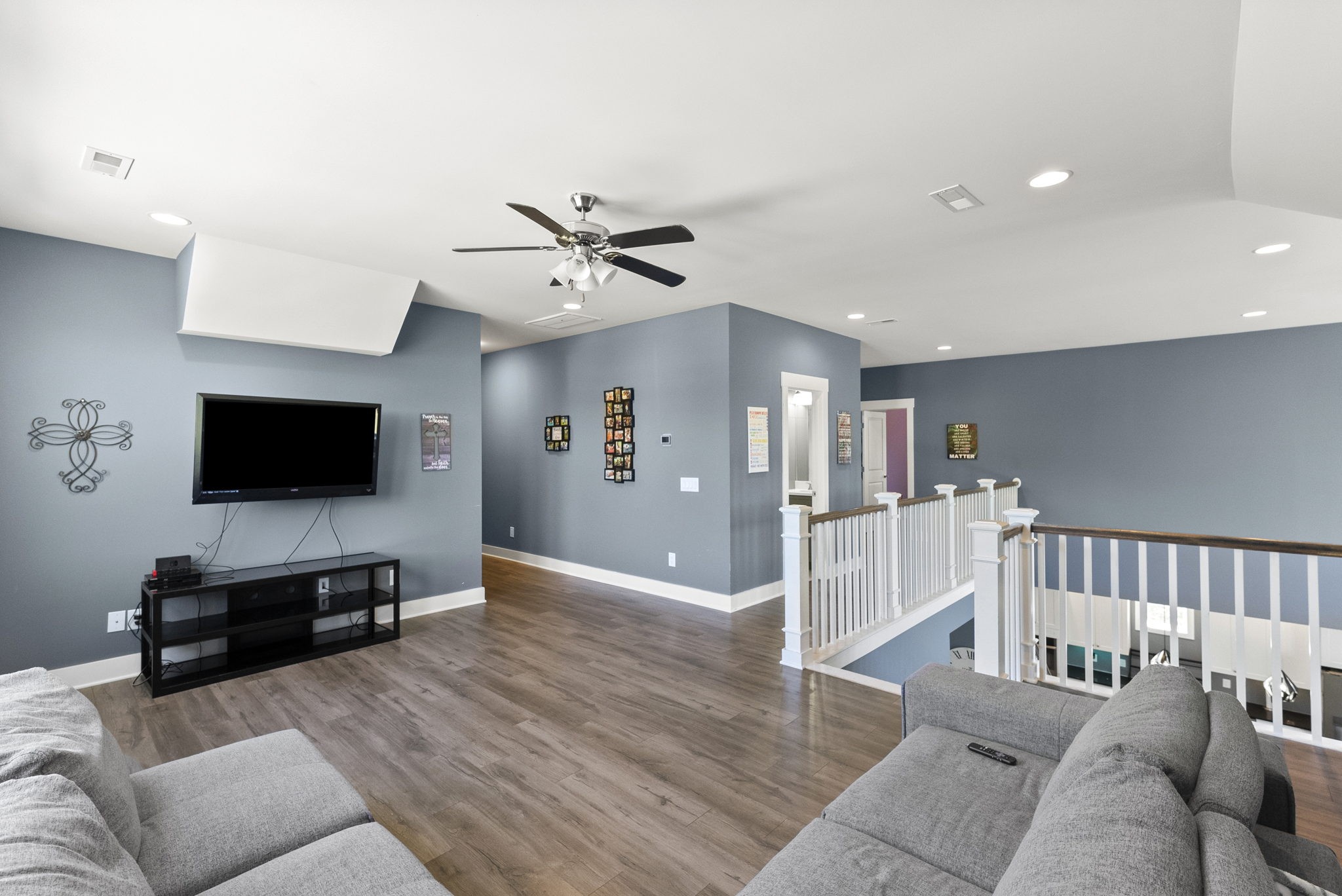 4217 Sandy Springs Road Springfield, TN 37172 - Photo 34 of 50 a living room with furniture and a flat screen tv