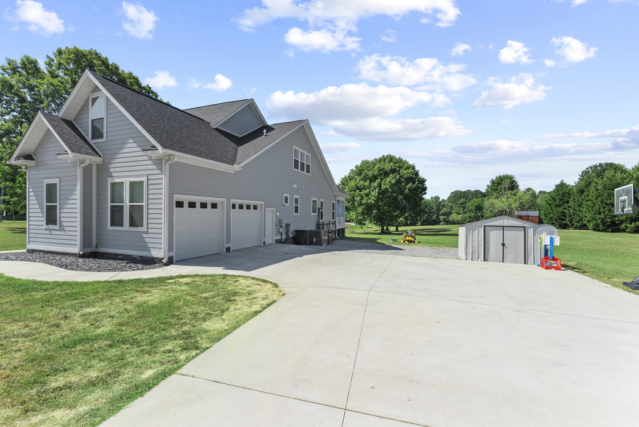 4217 Sandy Springs Road Springfield, TN 37172 - Photo 39 of 50 a view of house with backyard and a garden
