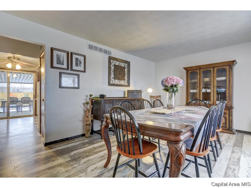 18554 Sunny Acres Road Petersburg, IL 62675 - Photo 4 of 32 Gallery Image 4