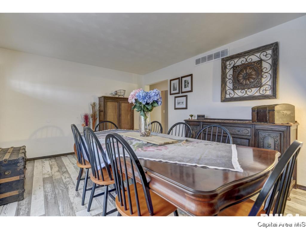 18554 Sunny Acres Road Petersburg, IL 62675 - Photo 5 of 32 Gallery Image 5
