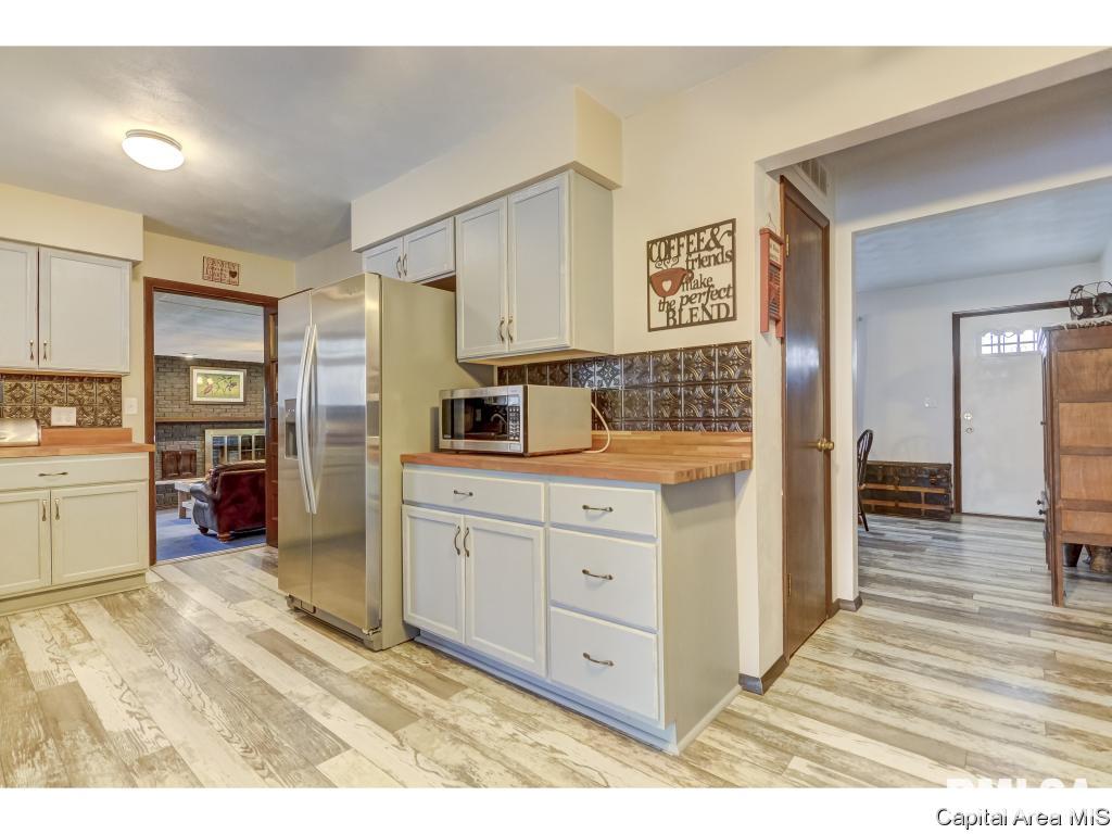 18554 Sunny Acres Road Petersburg, IL 62675 - Photo 8 of 32 Gallery Image 8