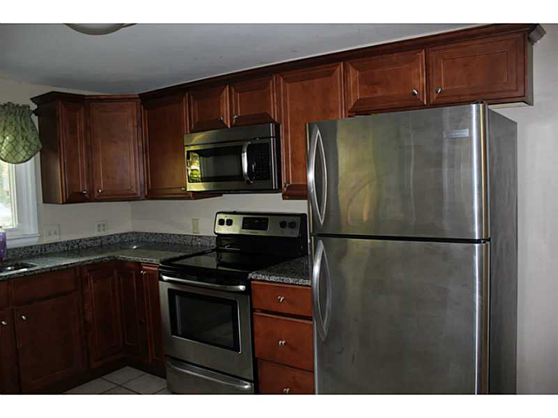 32 Haverford Road Warwick, RI 02886 - Photo 4 of 25 Kitchen.