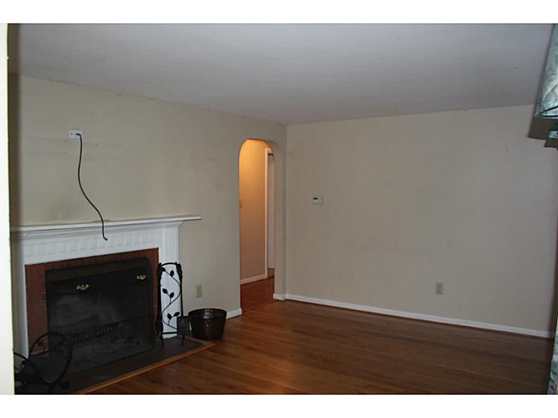 32 Haverford Road Warwick, RI 02886 - Photo 8 of 25 Living Room.