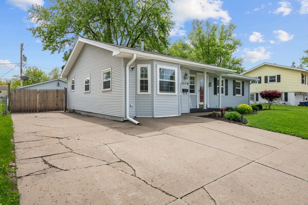 1418 19th Avenue Silvis, IL 61282 - Photo 2 of 38