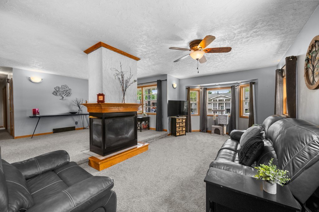 1418 19th Avenue Silvis, IL 61282 - Photo 5 of 38