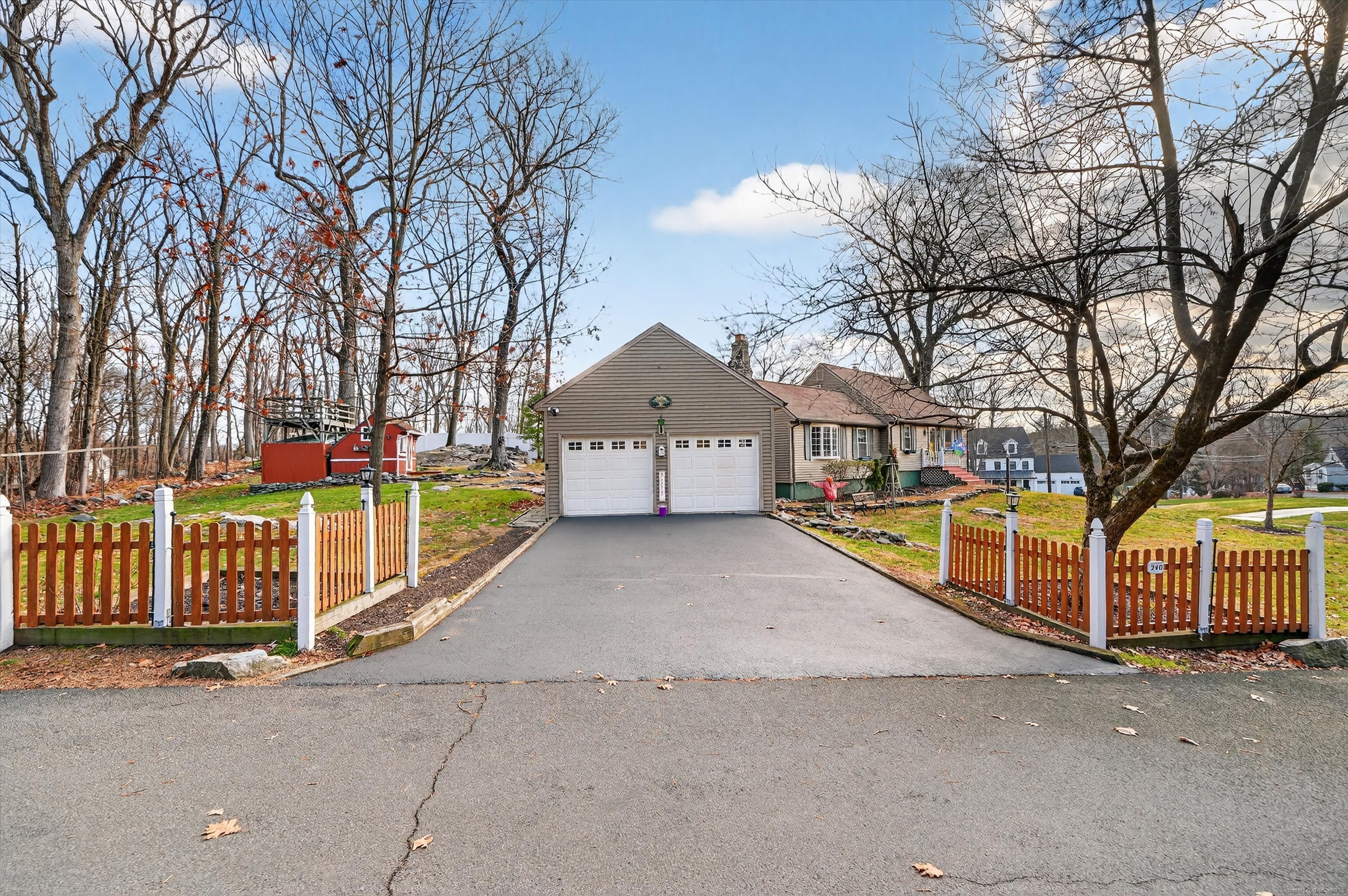 246 Romanock Road Fairfield, CT 06825 - Photo 3 of 37