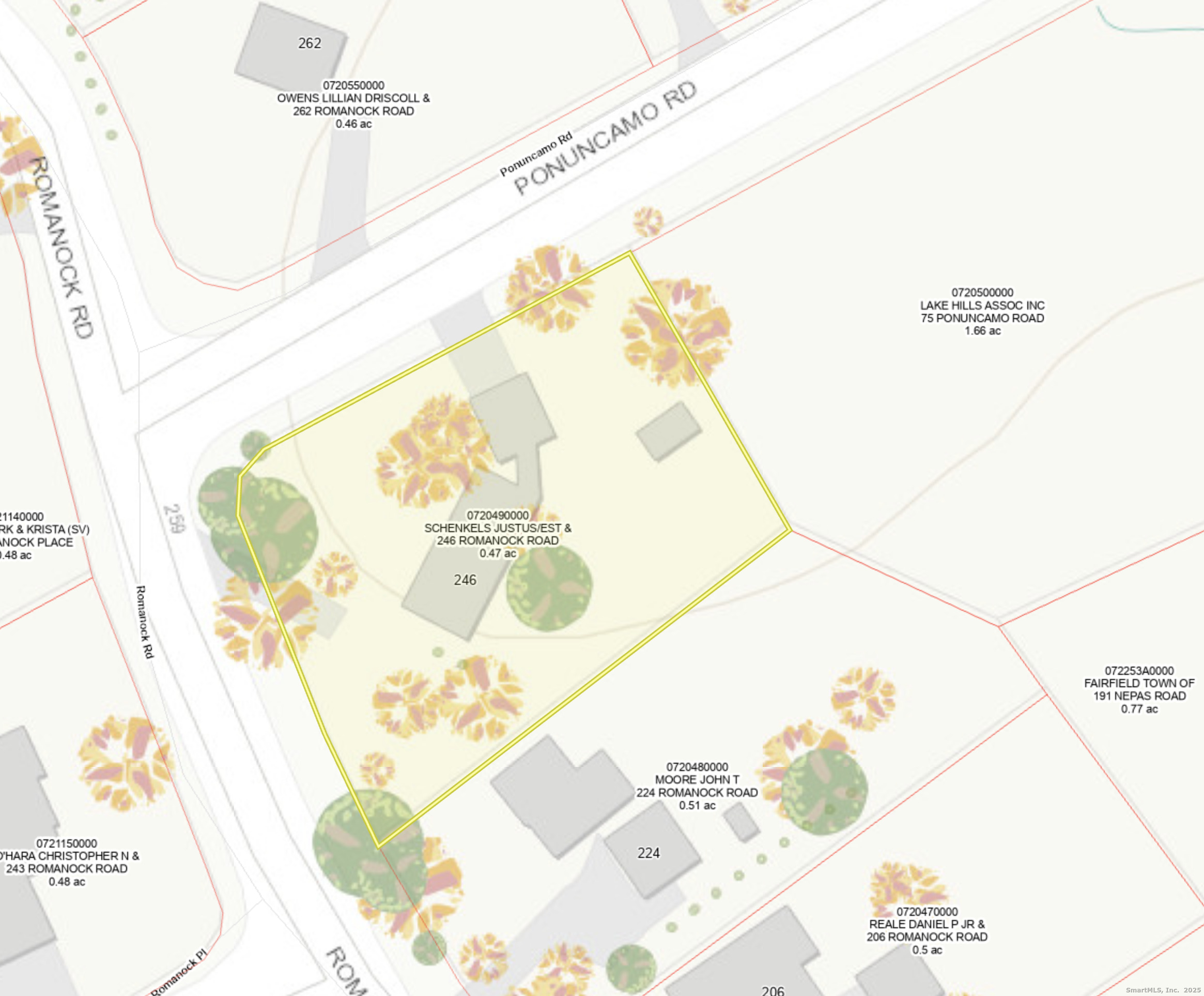 246 Romanock Road Fairfield, CT 06825 - Photo 34 of 37 a bathroom with a bathtub and mirror