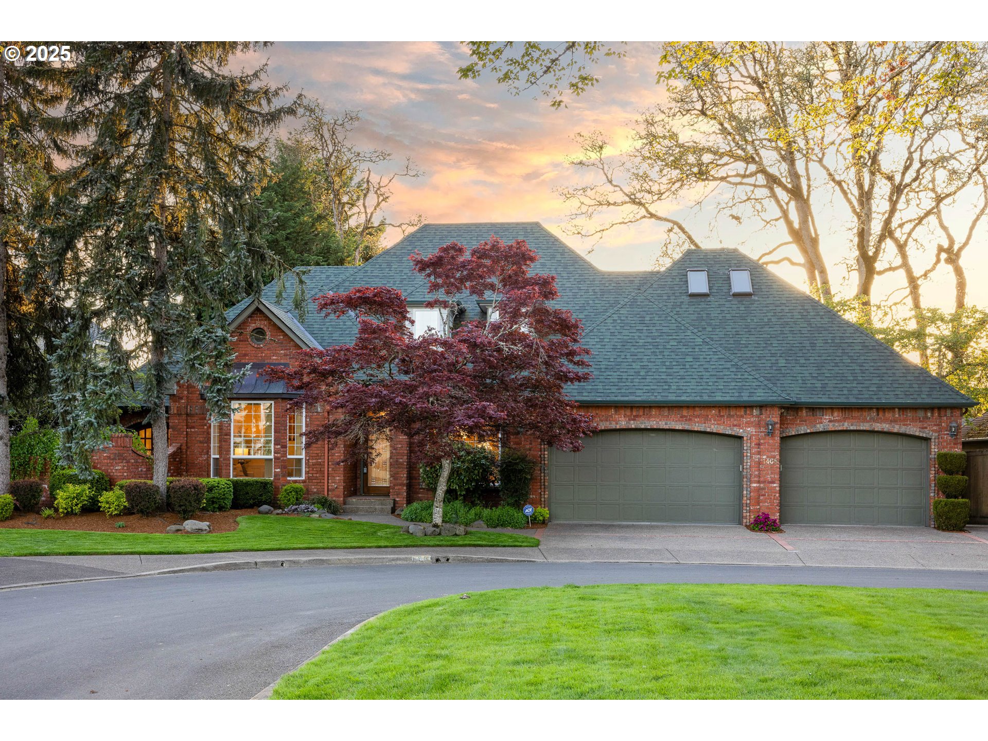 1468 Wimbledon Place Springfield, OR 97477 - Photo 1 of 47 a front view of house with yard and green space