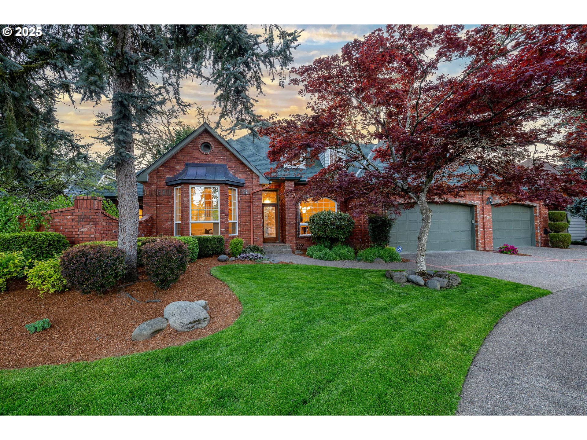 1468 Wimbledon Place Springfield, OR 97477 - Photo 2 of 47 a front view of a house with a yard and garage