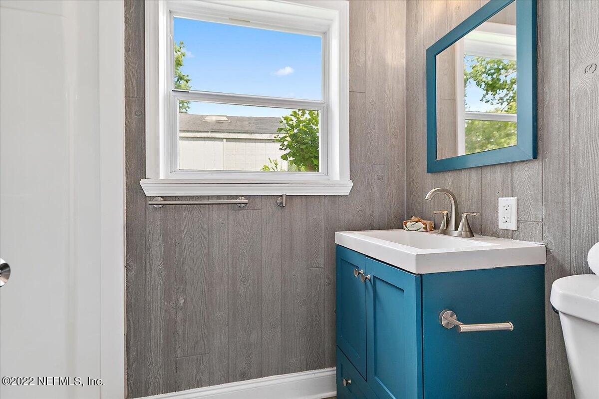 4057 Dayrl Road Jacksonville, FL 32207 - Photo 9 of 21 a sink sitting next to a window