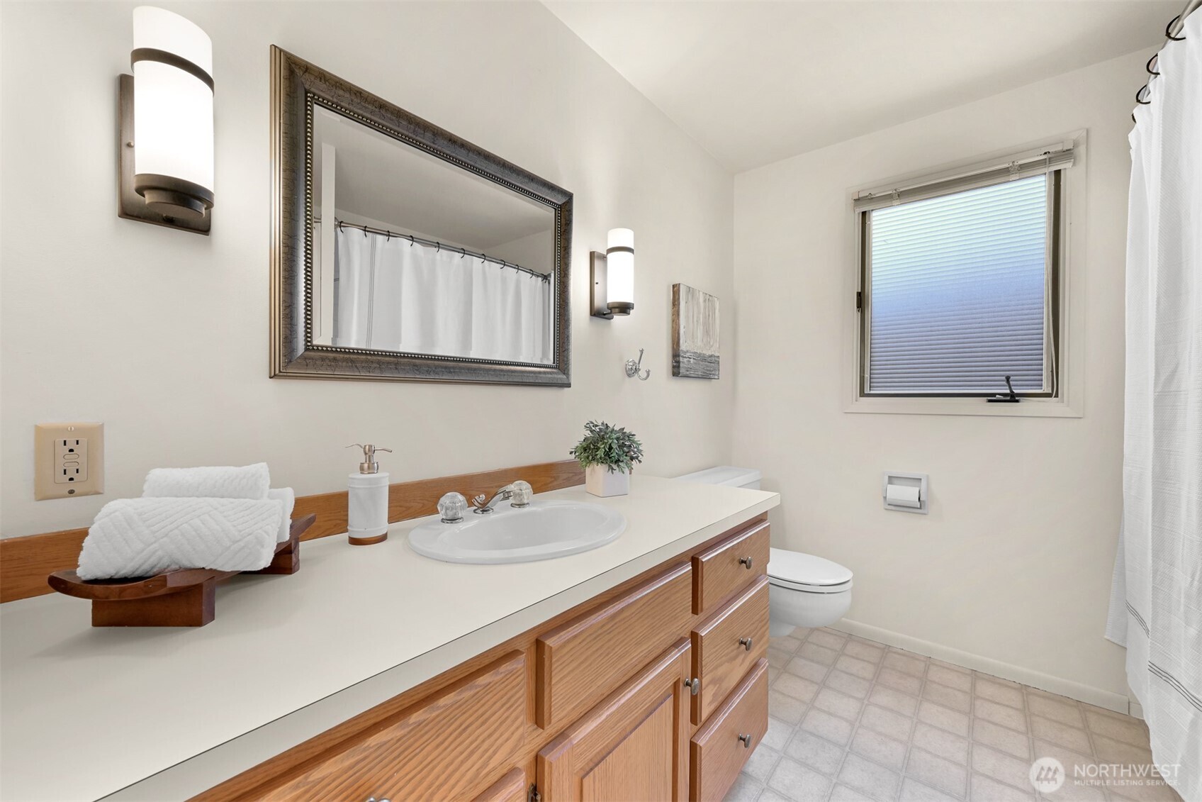 3187 North Shore Road Bellingham, WA 98226 - Photo 18 of 40 a bathroom with a sink toilet and mirror
