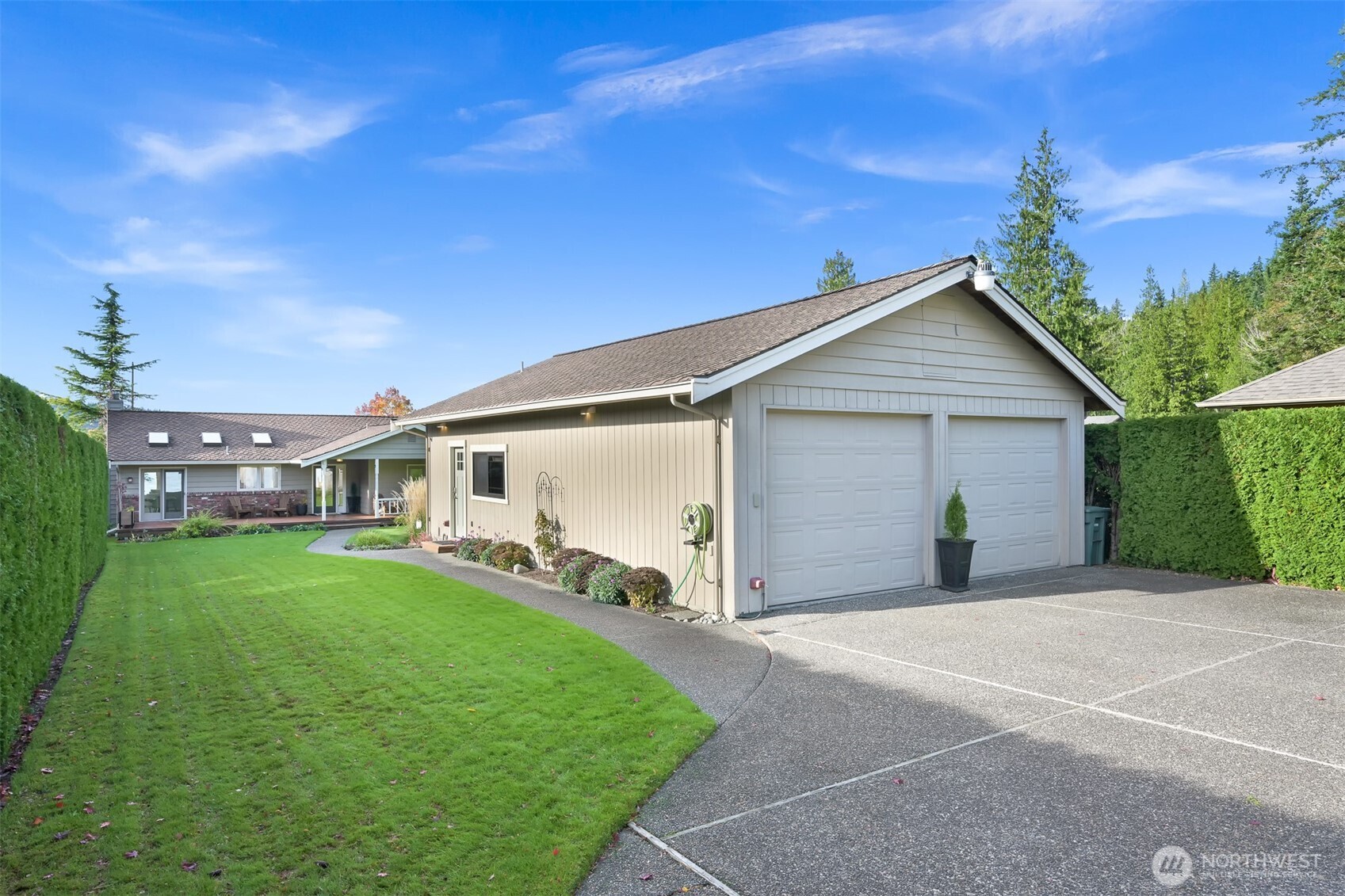 3187 North Shore Road Bellingham, WA 98226 - Photo 27 of 40 a front view of house with yard and green space