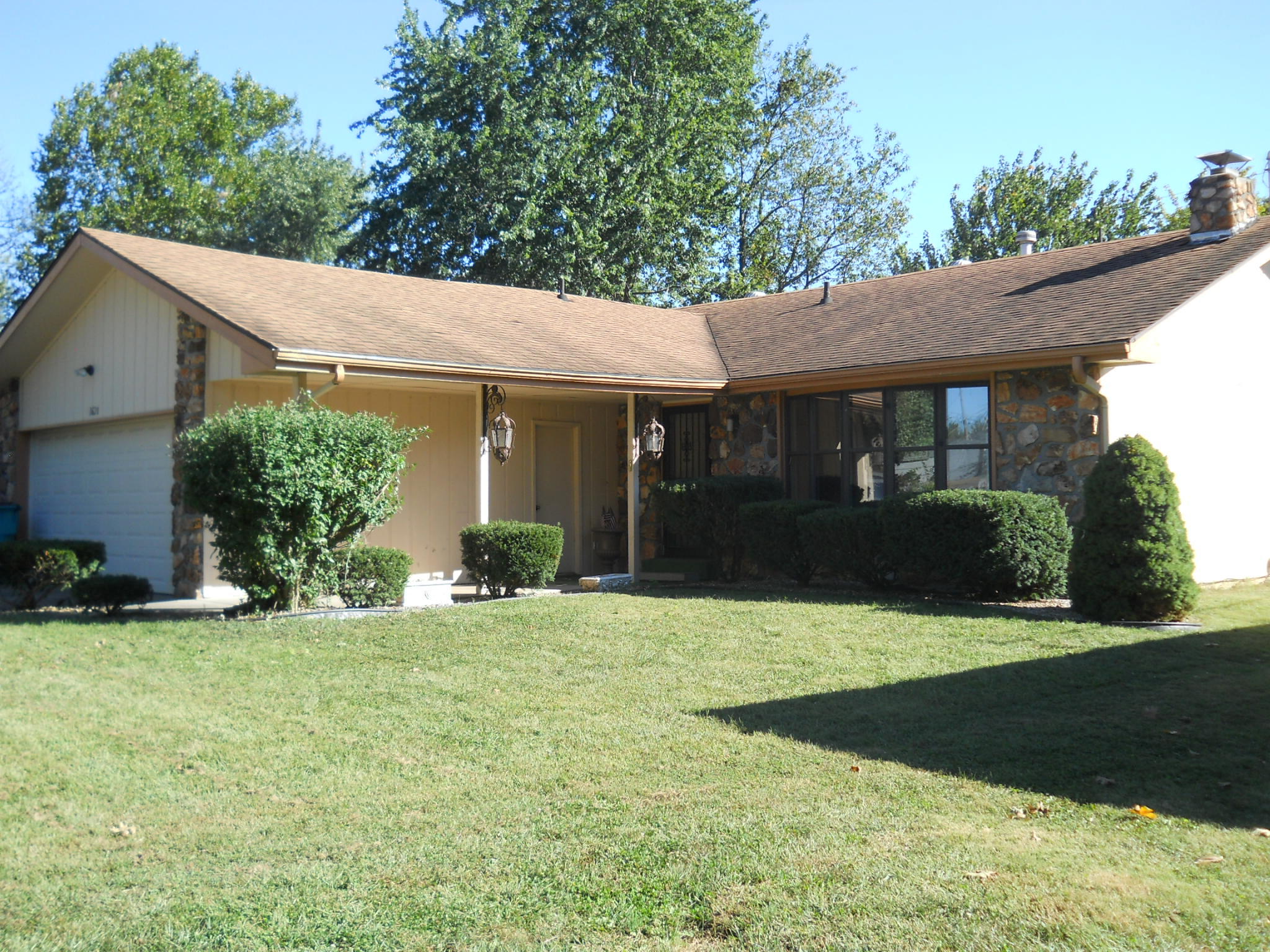 1620 East Hanover Street Springfield, MO 65804 - Photo 1 of 1 DSCN1656