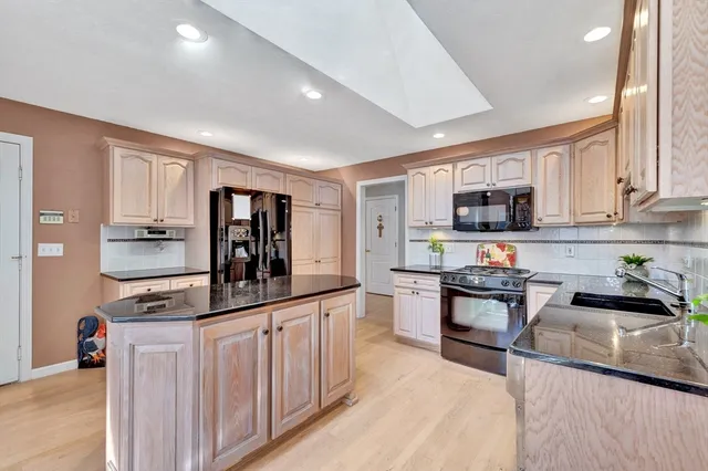 $950,000 | 16 Sarah's Way, Peabody, MA 01960