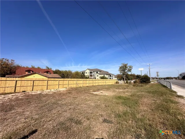 $350,000 | 295 South West End Avenue, New Braunfels, TX 78130