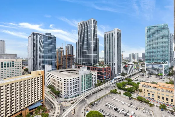 $8,000 | 398 Northeast 5th Street, Unit 1518, Miami, FL 33132