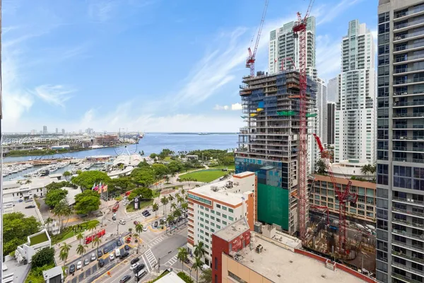 $8,000 | 398 Northeast 5th Street, Unit 1518, Miami, FL 33132