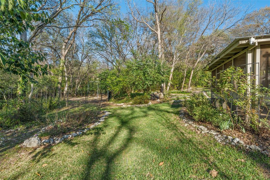 4505 Shady Glen Drive Waco, TX 76708 - Photo 29 of 40 a backyard of a house with lots of green space