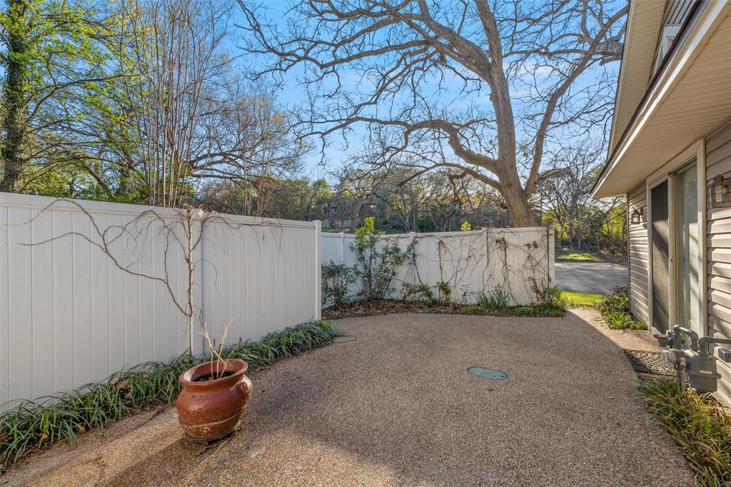 4505 Shady Glen Drive Waco, TX 76708 - Photo 30 of 40 a backyard of a house with lots of green space
