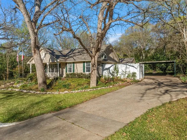 a view of house with backyard and tree