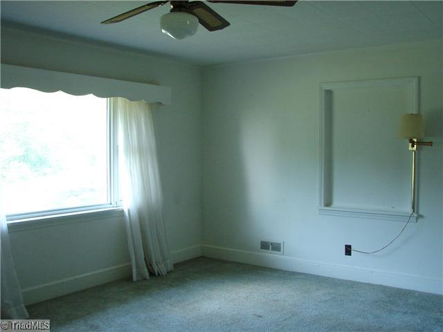 112 Poppy Road Madison, NC 27025 - Photo 6 of 9 Living Room.